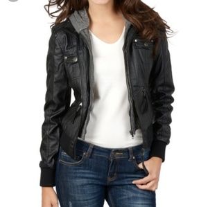 Ci Sona black jacket